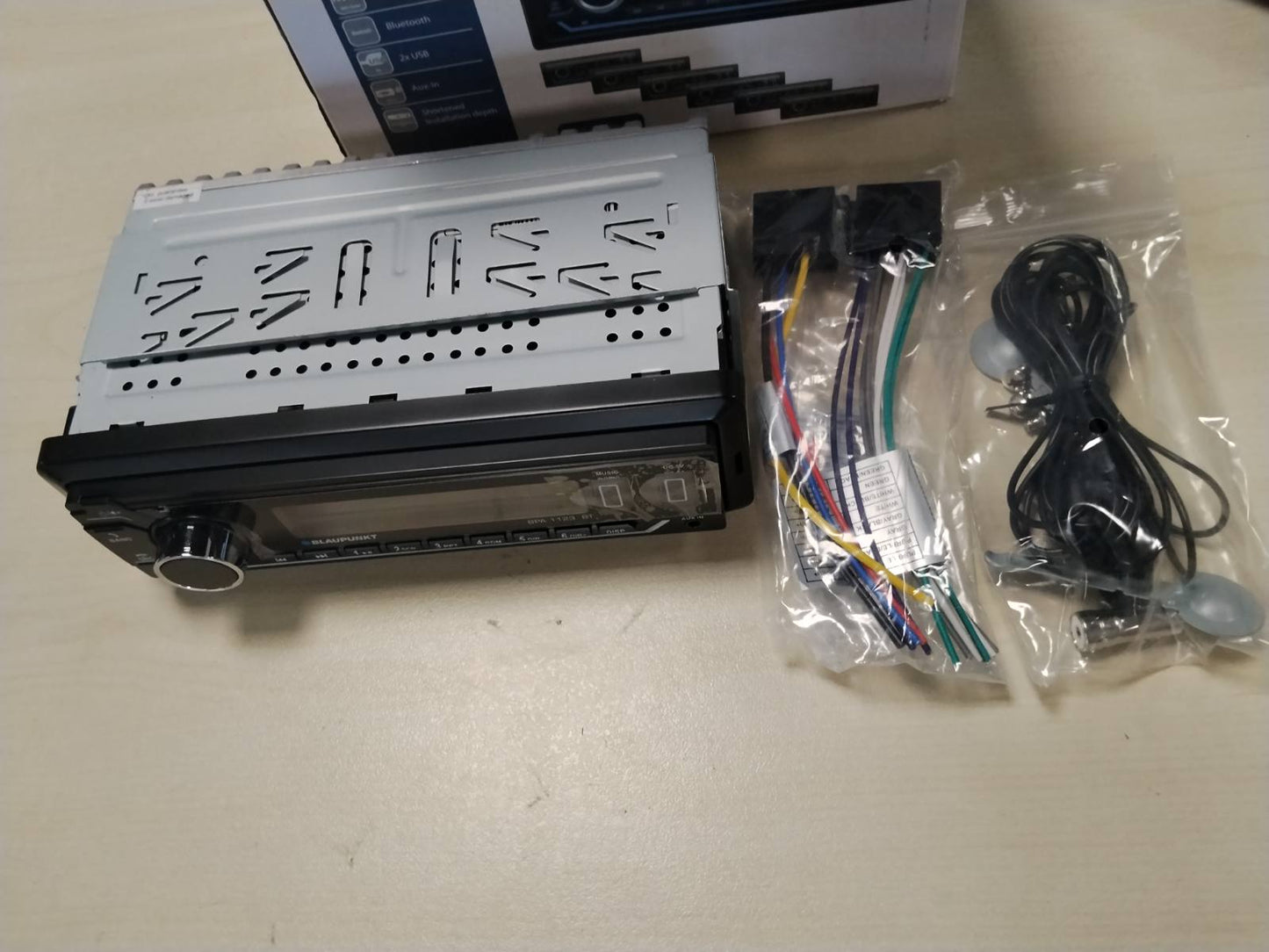 322268 - BLAUPUNKT BPA 1123 BT, radio makine 1-DIN, Bluetooth, USB, hyrje Aux, dalje Sub, 4x50 vat, 12V
