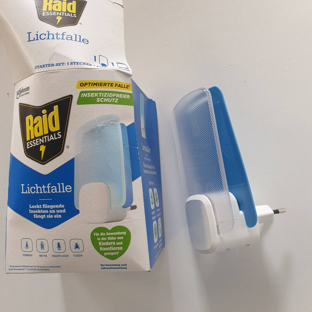 306770 - RAID ESSENTIALS Kurth dritash LED - 1 kurth dritash dhe 1 pako mbushëse - pa insekticide
