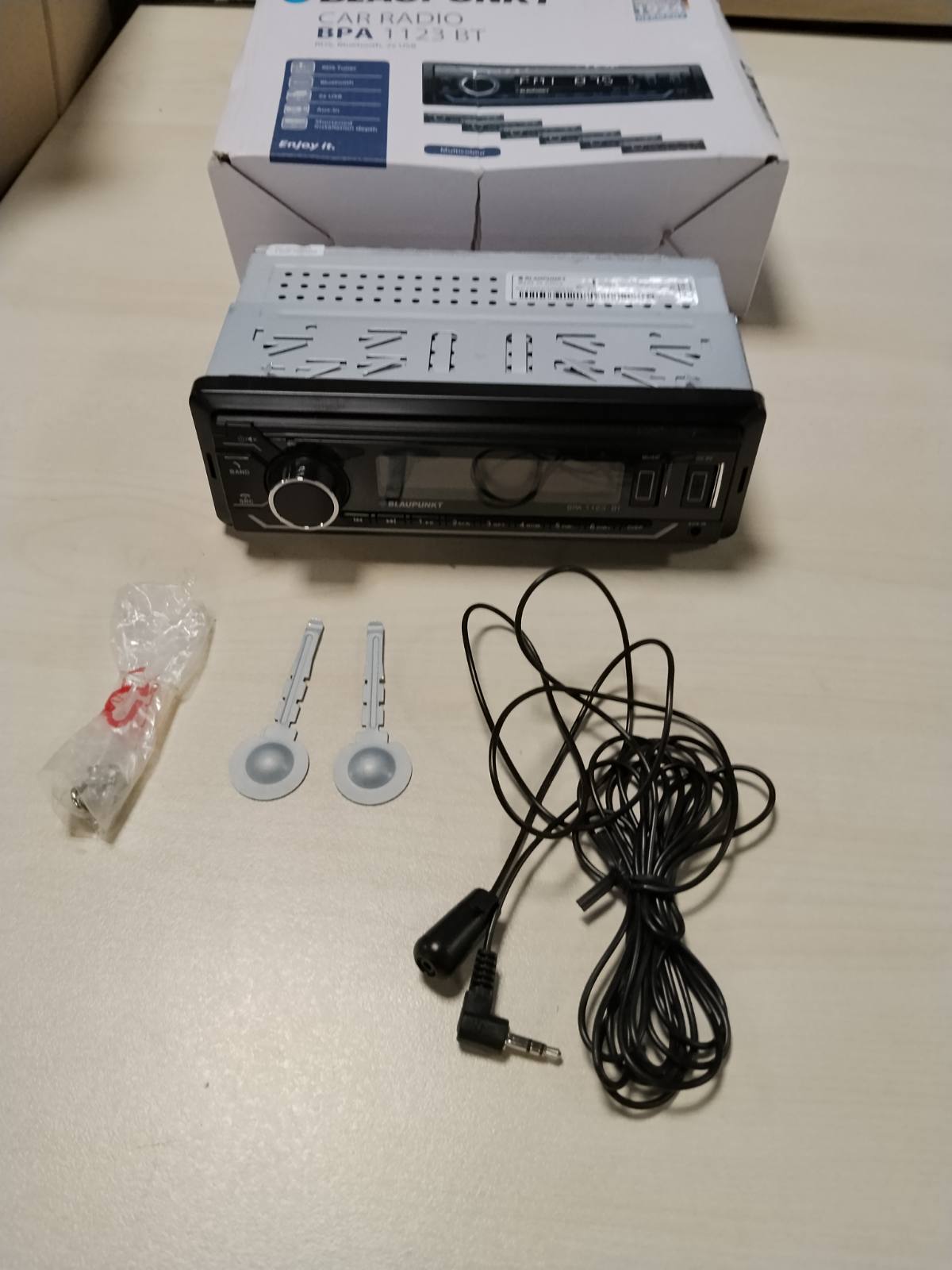 322267 - BLAUPUNKT BPA 1123 BT, radio makine 1-DIN, Bluetooth, USB, hyrje Aux, dalje Sub, 4x50 vat, 12V