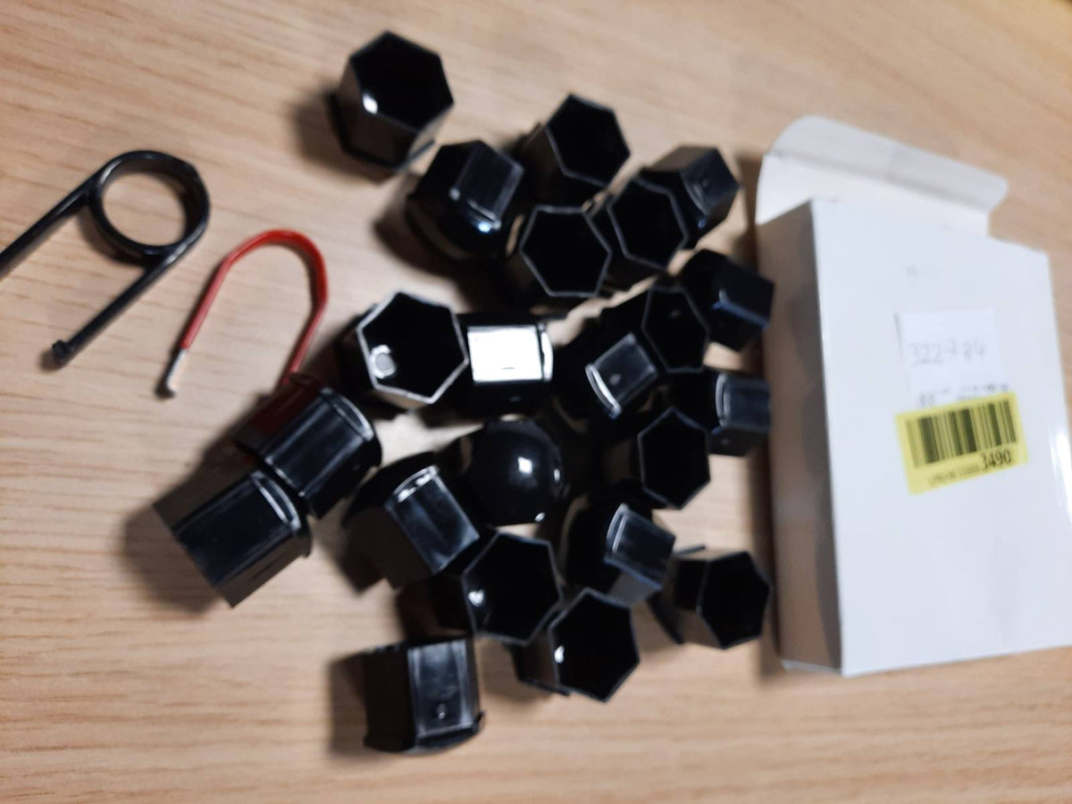 322784 - Set prej 22 kapakësh mbulues plastike universale 21 mm me kanale për arra makine, mbulesa rrotash me 1 grep tërheqës (të zi)