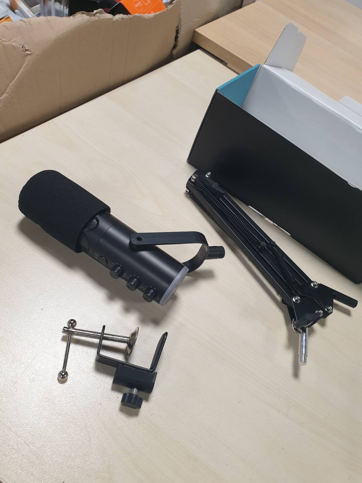 276606 - ORTIZAN Mikrofon Lojërash për PC, Mikrofon Podcast USB për PS4/5 dhe Mac, Mikrofon Kondensues me Anulim Zhurme, Reverb, Monitorim, Krah Bumi i Rregullueshëm, Filtër Pop për Transmetim/Podcasting/YouTube