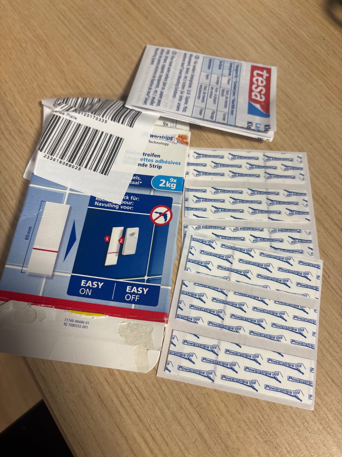 289359 - TESA Shirita ngjitës Powerstrips për pllaka dhe metal, 2 kg - Shirita dypalësh për sipërfaqe të forta dhe të lëmuara - Fuqi mbajtëse deri në 2 kg për shirit - 9 copë
