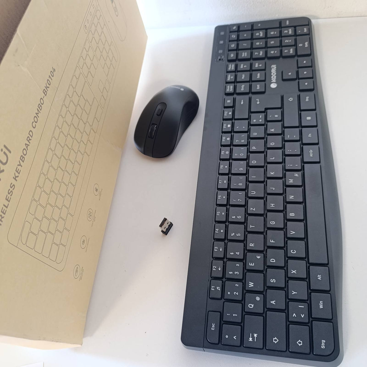 310068 - KOORUI Tastierë dhe Maus pa tel, Paraqitje gjermane QWERTZ, e zezë