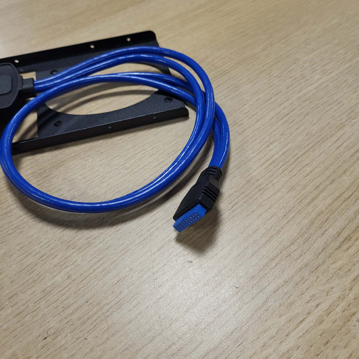 296234 - CSL - Paneli i përparmë USB 3.2 Gen1 për disqe 3.5 inç - deri në 5Gbps - PC dhe Mac - i zi - i pajtueshëm me USB 1.1 dhe 2.0