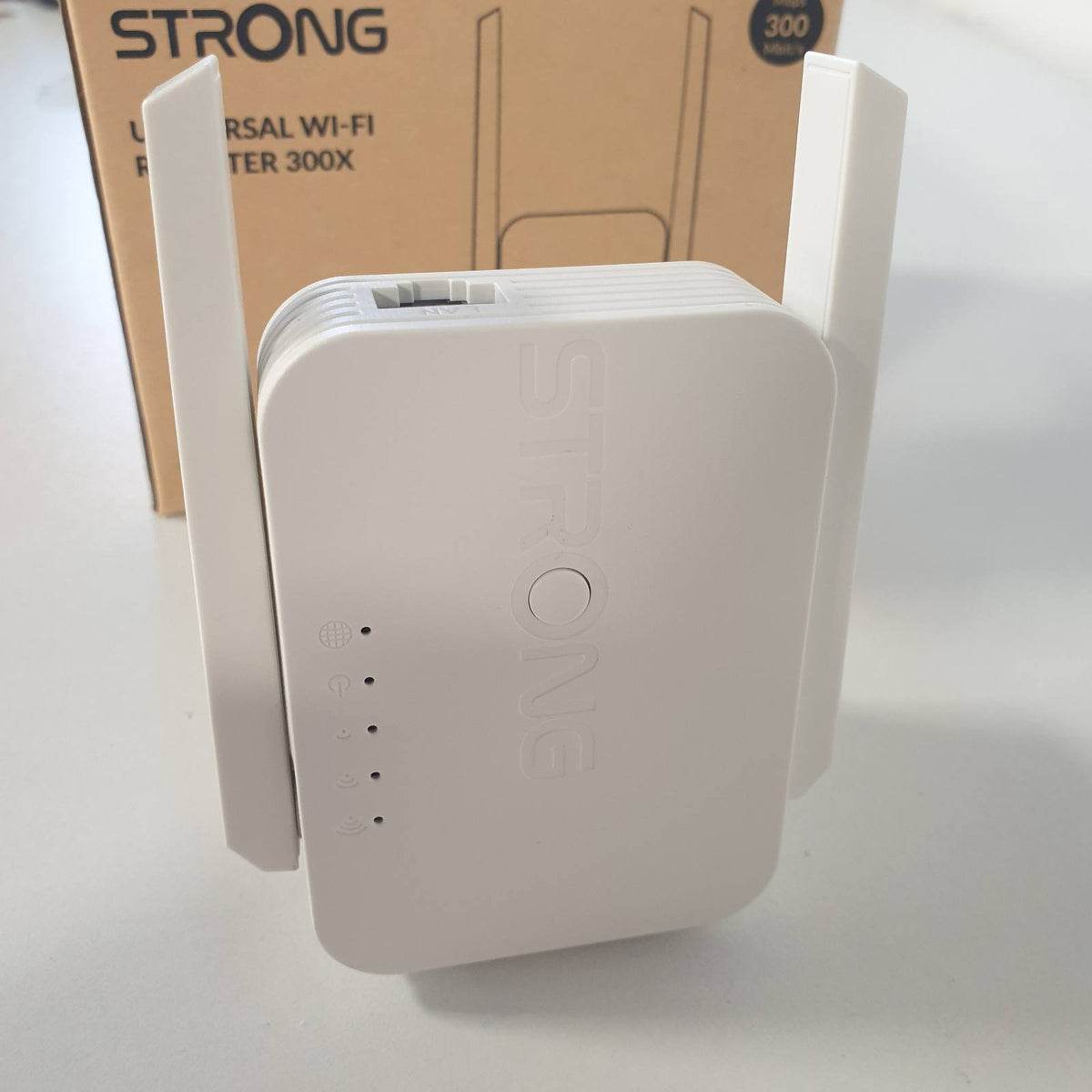 309059 - Amplifikator WiFi 300Mbit/s, për prizë elektrike, WPS, portë LAN, modalitet pike aksesi, i pajtueshëm me të gjithë ruterët