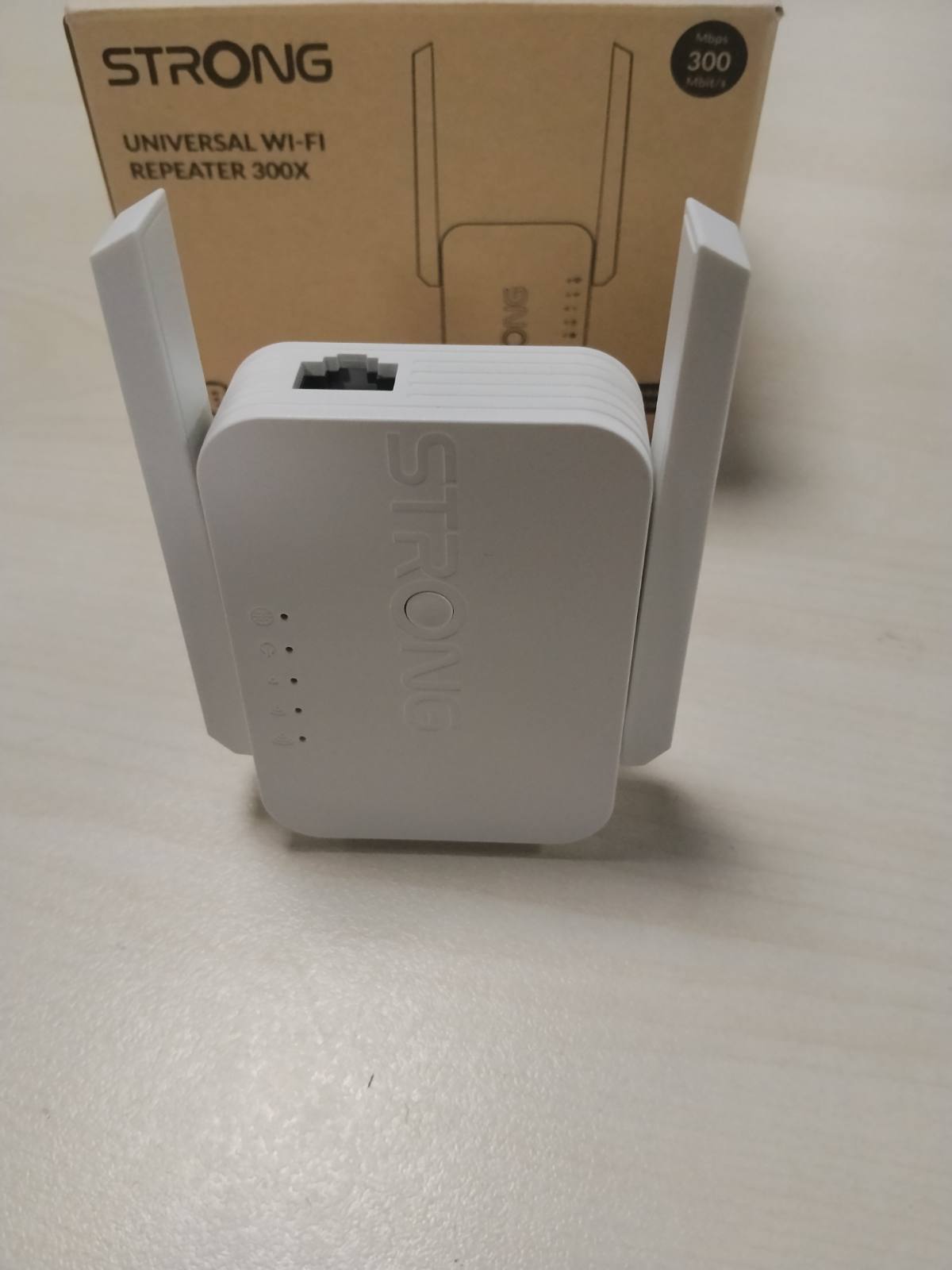 309061 - Amplifikator WiFi 300Mbit/s, për prizë elektrike, WPS, portë LAN, modalitet pike aksesi, i pajtueshëm me të gjithë ruterët