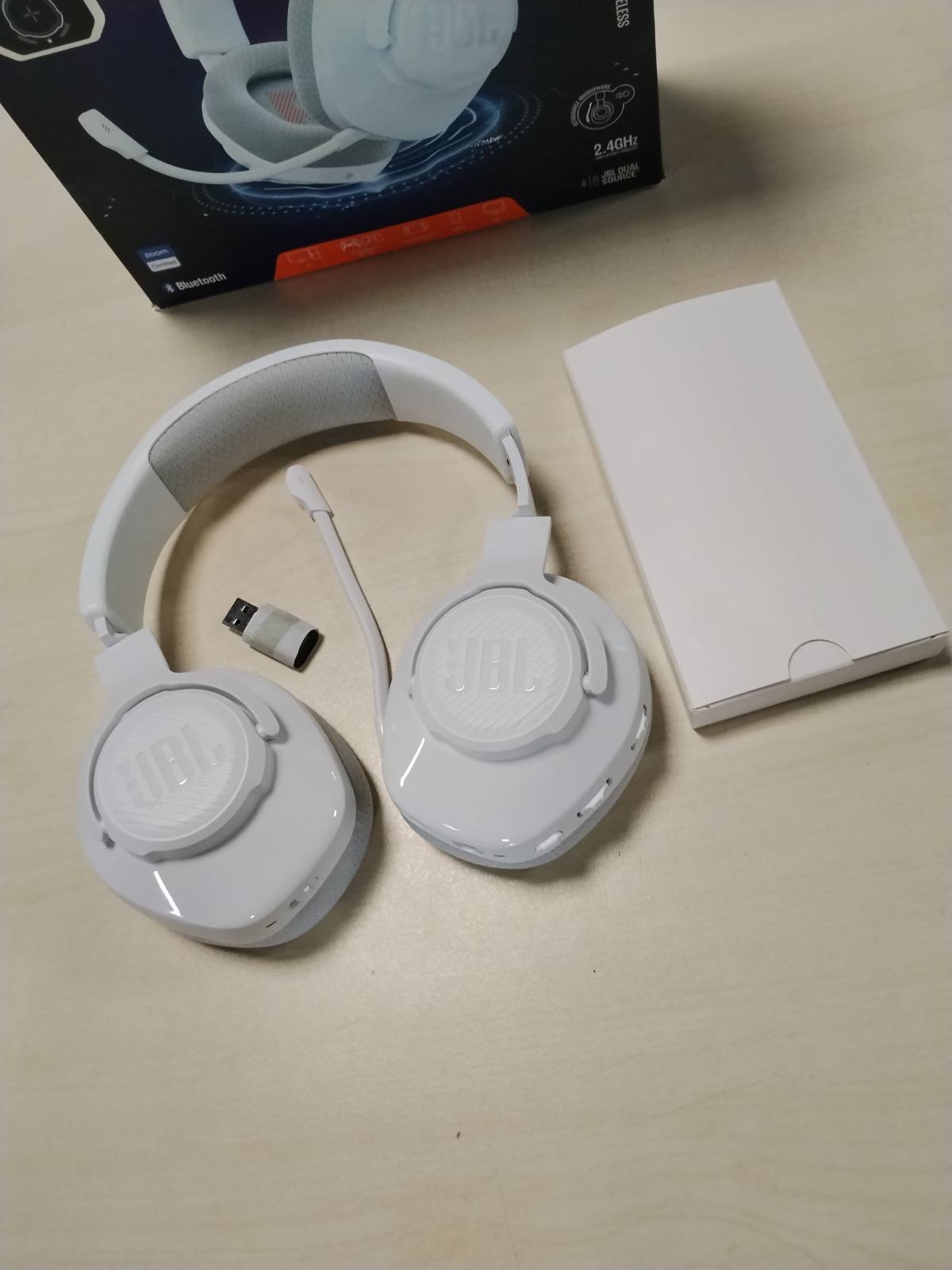 305136 - JBL Kufje për Lojëra Quantum 360 pa tel - 22 orë jetëgjatësi baterie - të bardha