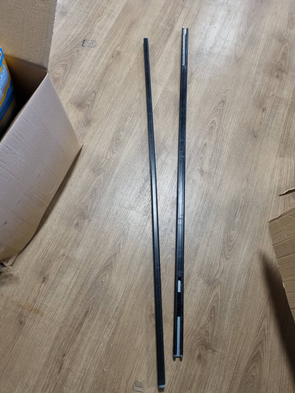 312556 - THULE Shufra çatie Squarebar Evo, pako me 2 pjesë, e zezë, 150 cm (60 inç)