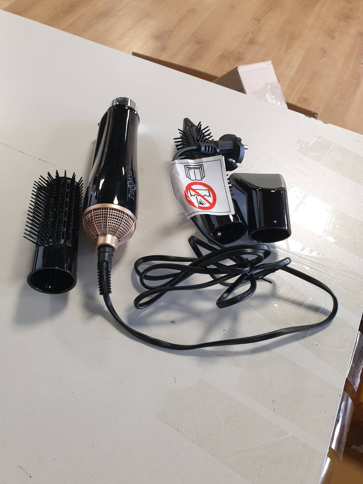 321511 - CLATRONIC Furçë me ajër të nxehtë me 3 aksesorë, 2 shpejtësi, Furçë tharëse flokësh, Kordon rrotullues 360°, HAS 3818