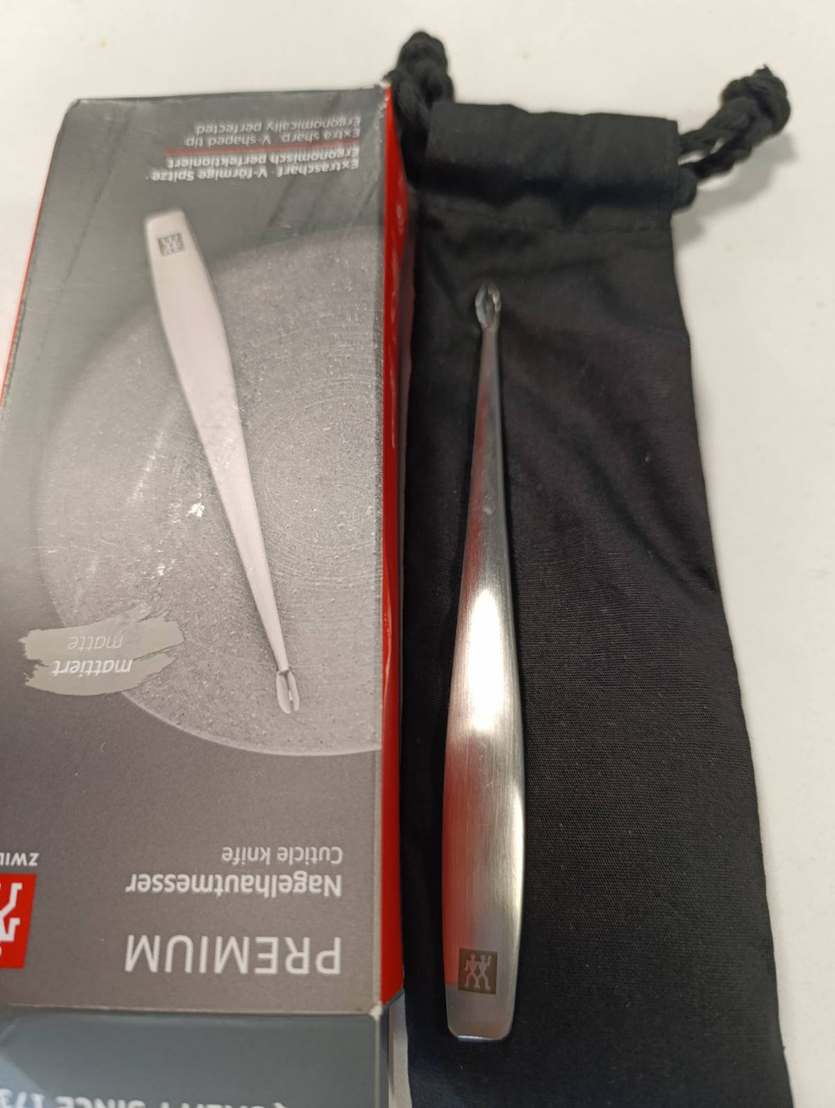 302253 - ZWILLING Thikë kutikulash me teh V, çelik inox, për manikyr dhe pedikyr, përfundim mat, argjend, 125 mm