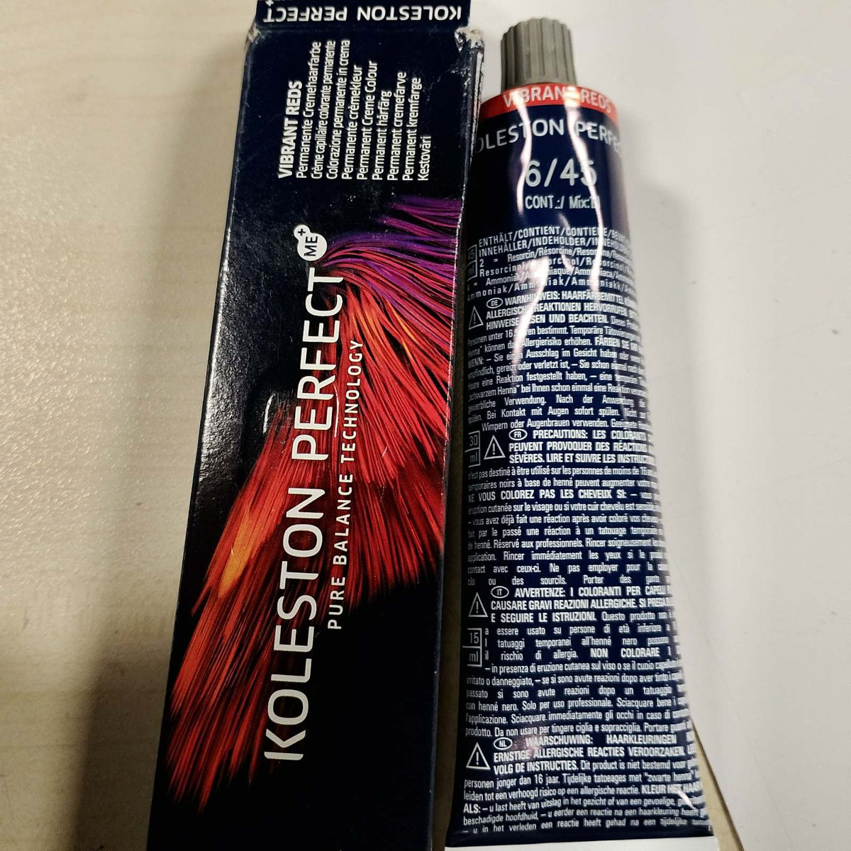 303738 - WELLA PROFESSIONALS Koleston Perfect Vibrant Reds - Ngjyrë e përhershme për flokë - 6/45 Bjonde e errët e kuqe-Mahagoni, 60ml, mbulim deri në 100% të thinjave, teknologjia e ngjyrës Me+