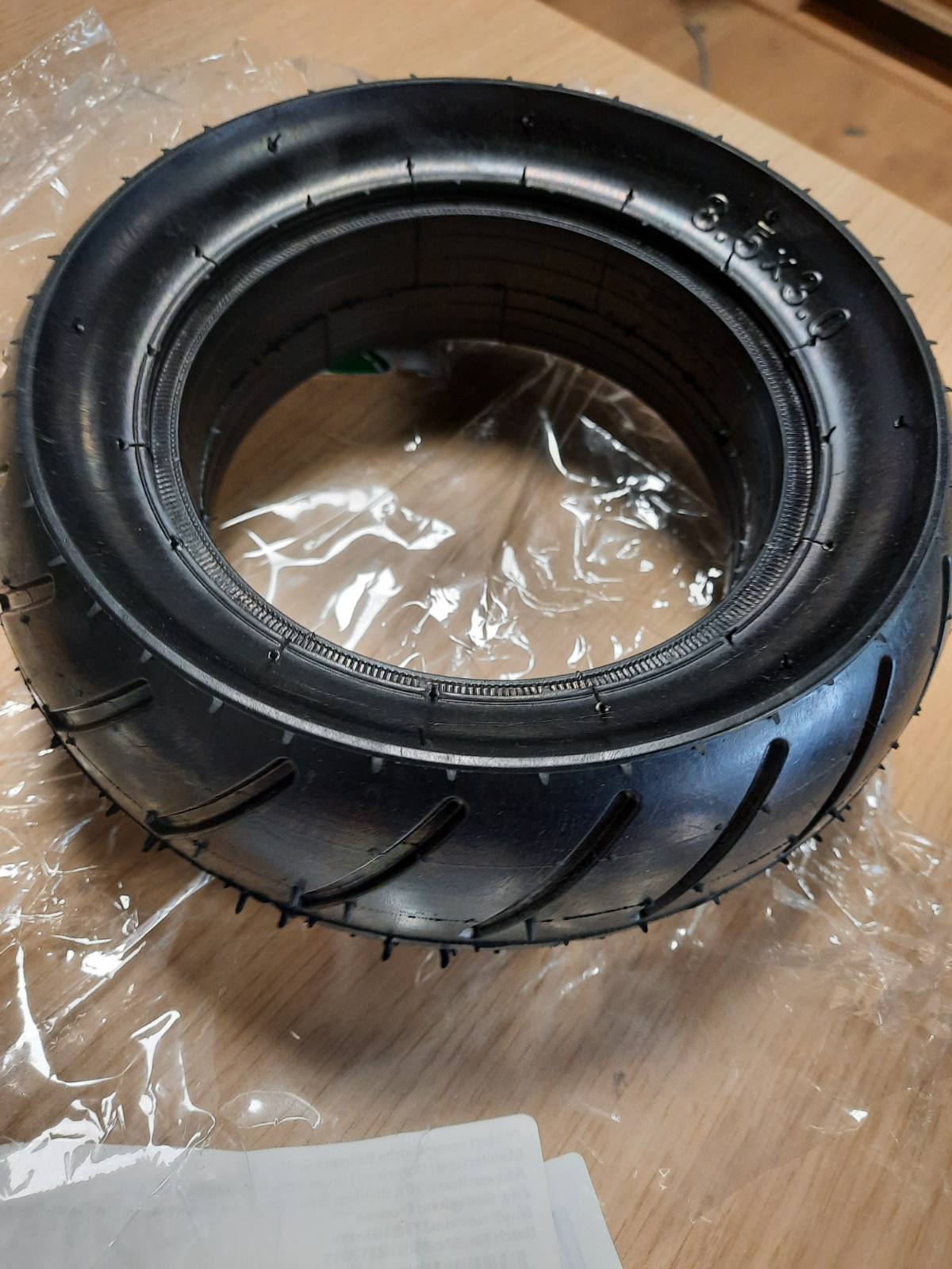 335036 - DIOCHE 1 cope. Goma prej gome të fortë, gome skuteri 8.5 x 3.0 inç, anti-rrëshqitëse, për skuterët elektrikë (e zeze)