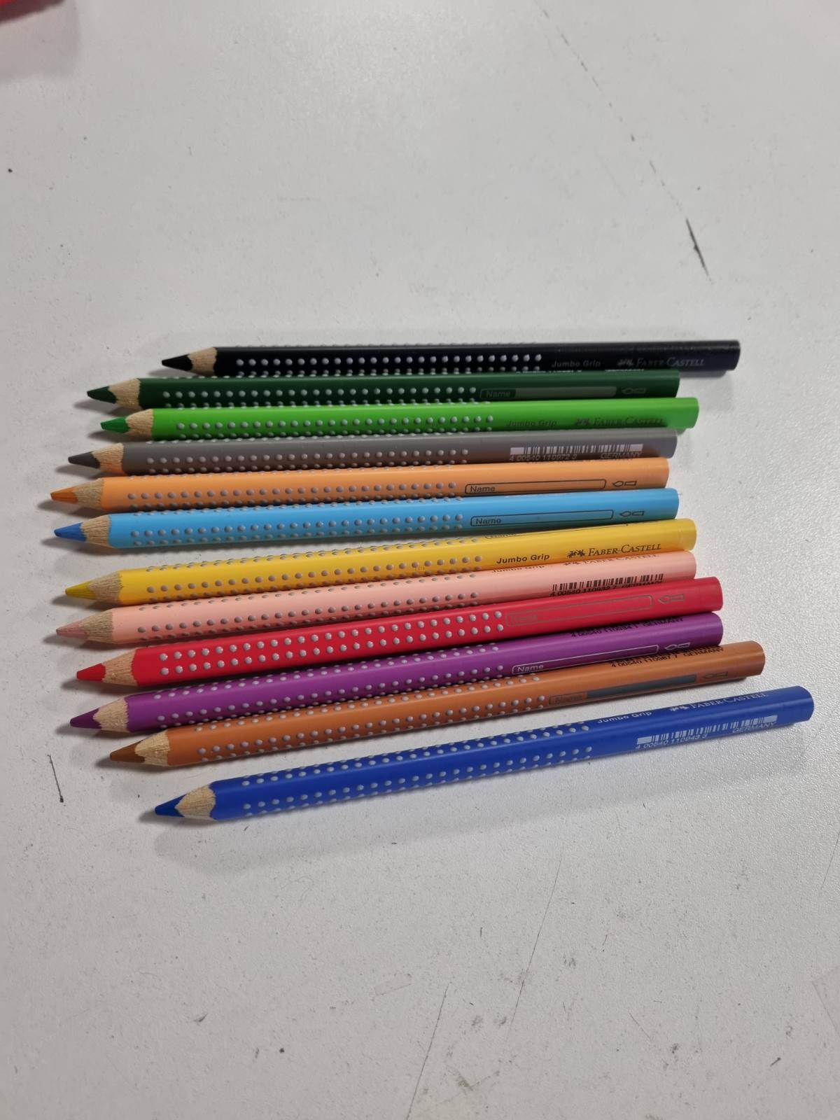 309131 - FABER-CASTELL - Set lapsash me ngjyra Jumbo Grip, 12 copë, në një kuti kartoni