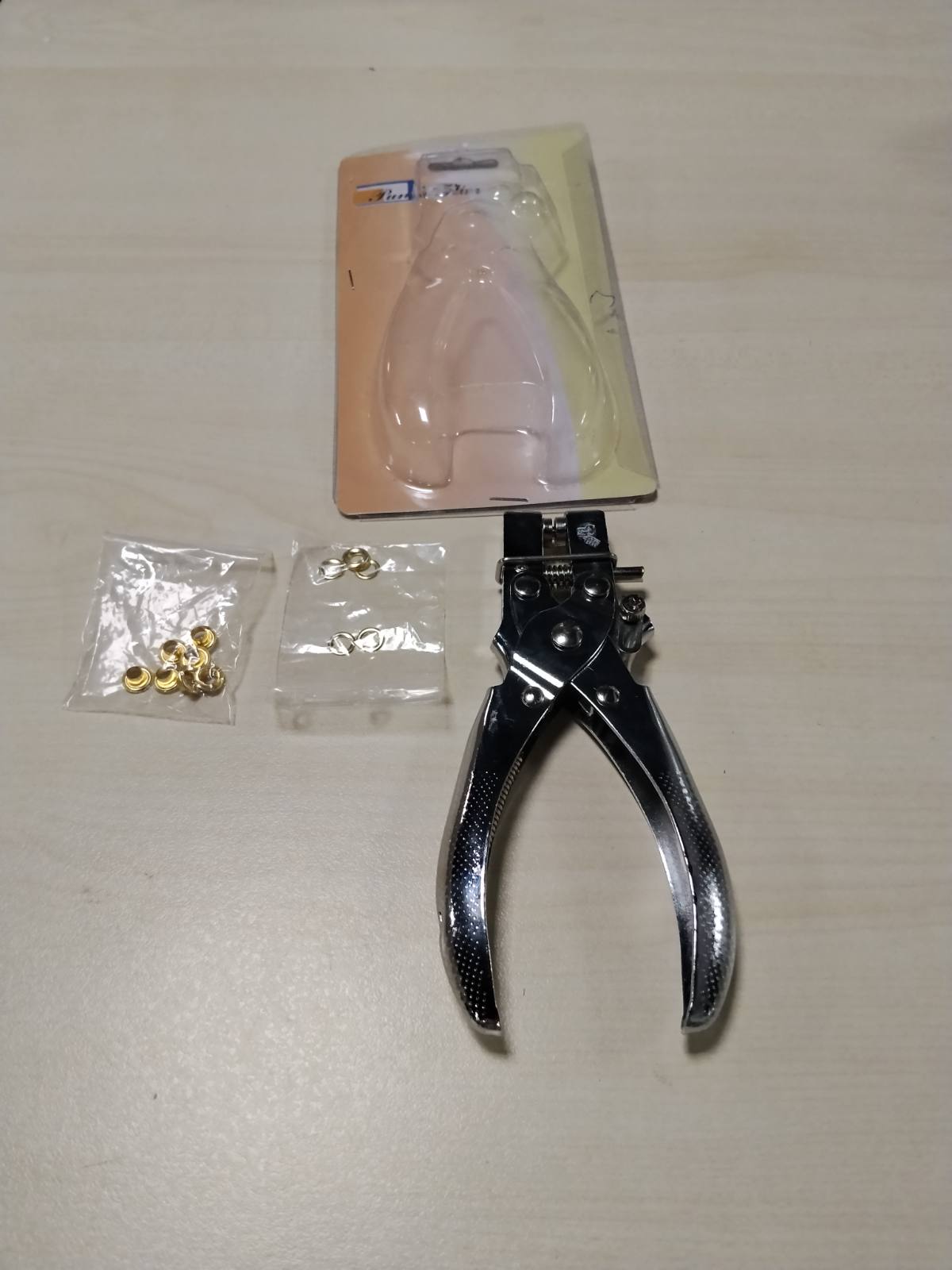 335128 - MYGEROMON Set letre për pinca me vrima për vrima 5 mm për lëkurë/karton