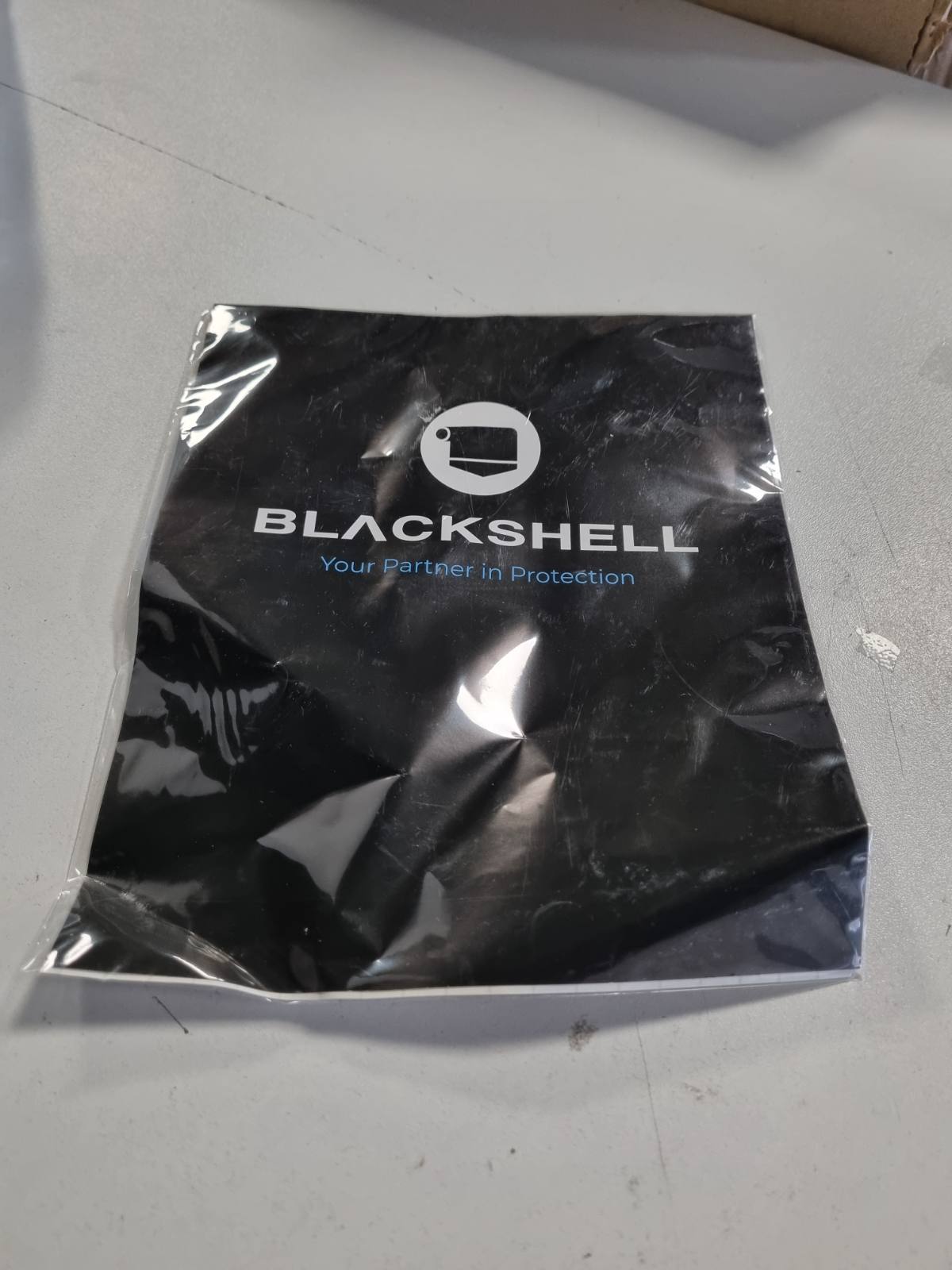 335202 - BLACKSHELL Ngjitëse embleme për logon BMW, set me 124 pjesë për të gjitha emblemat në makina ose motoçikleta me ngjyrë të zezë me shkëlqim