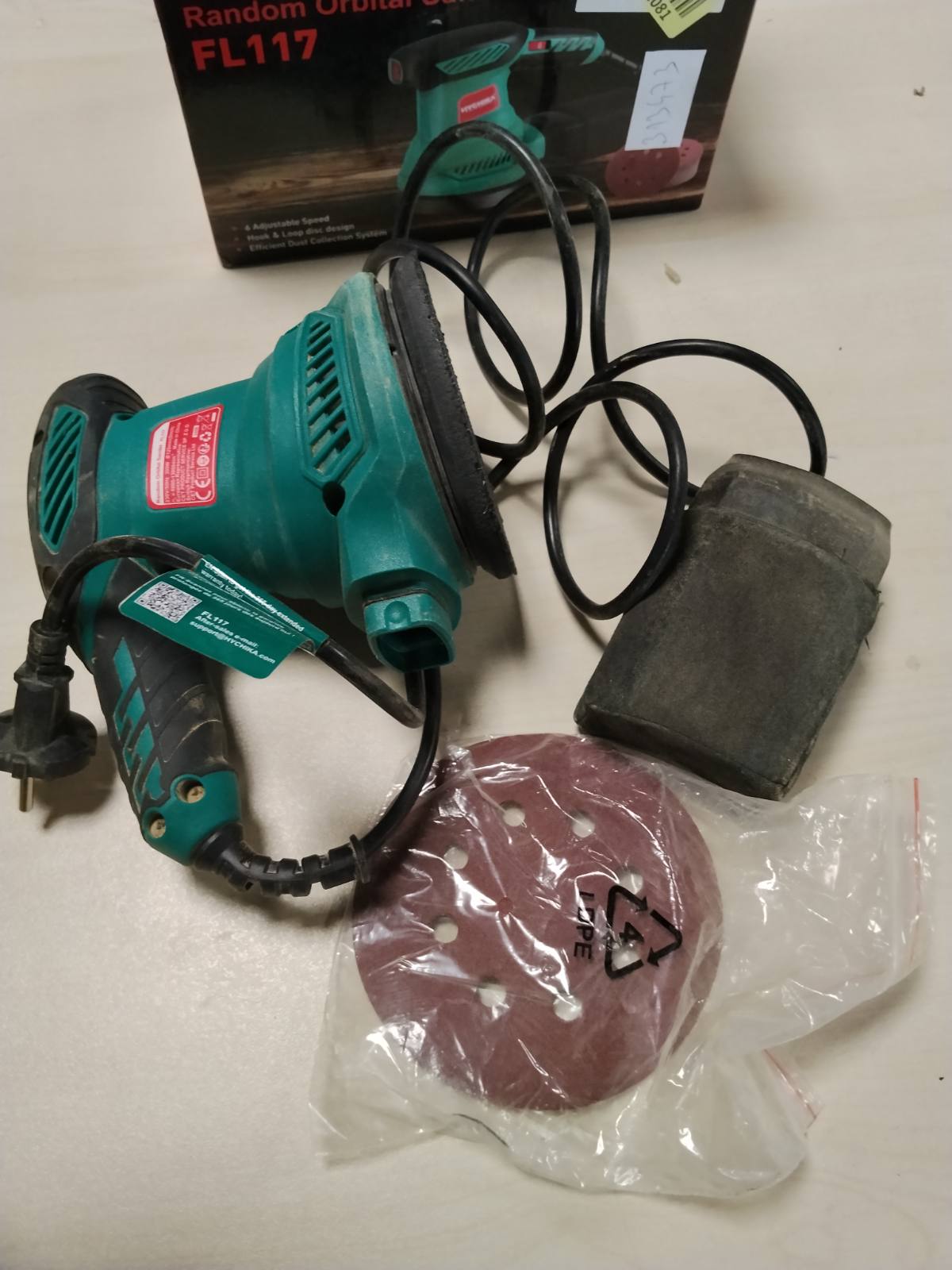313473 - HYCHIKA Lëmuese ekscentrike 300W, 6 shpejtësi, 13000 rpm, nxjerrje pluhuri