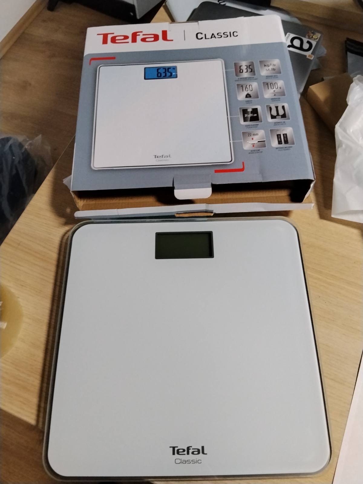 293363 - TEFAL Peshore Banjoje Classic, 31 x 31 cm, Kapacitet Maksimal 160 kg, Graduacion 100g, Ekran me Ndriçim nga Prapa, Bateri të Përfshira, PP1501V0, E Bardhë