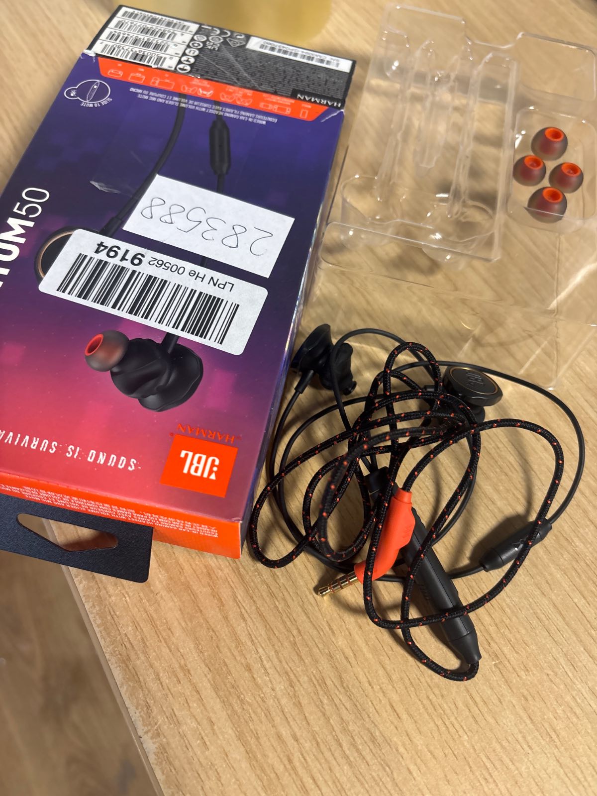319928 - JBL Quantum 50 Kufje Lojërash me Tel, Mikrofon të Integruar, Të Përputhshme me PC, Mac, Xbox One, PlayStation 4, Nintendo Switch, Pajisje Mobile dhe VR, Të Zeza