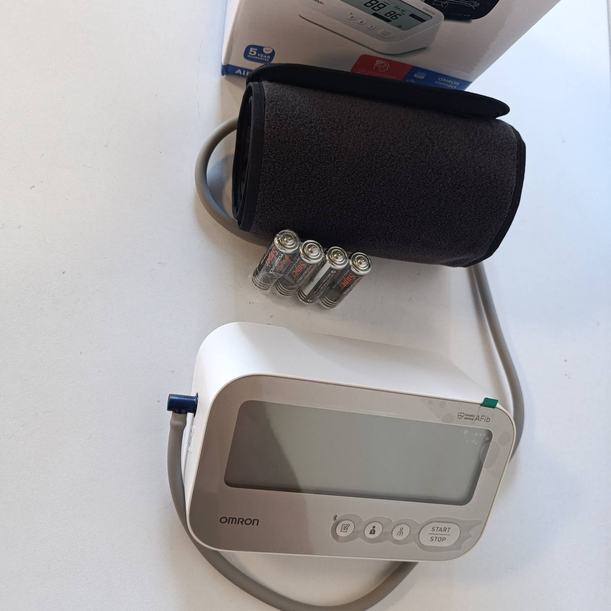 301667 - OMRON Monitorues i tensionit të gjakut për krahun e sipërm X4 Connect AFib me aplikacion dhe Bluetooth