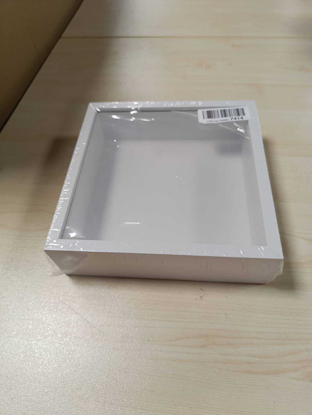 185901 - KORNIZË 3D 20x20cm me thellësi për objekte deri në 5cm - Formë Katrore, Përdorim për Foto, Vepër Arti, Kujtime, Lule - Ngjyra e Bardhë