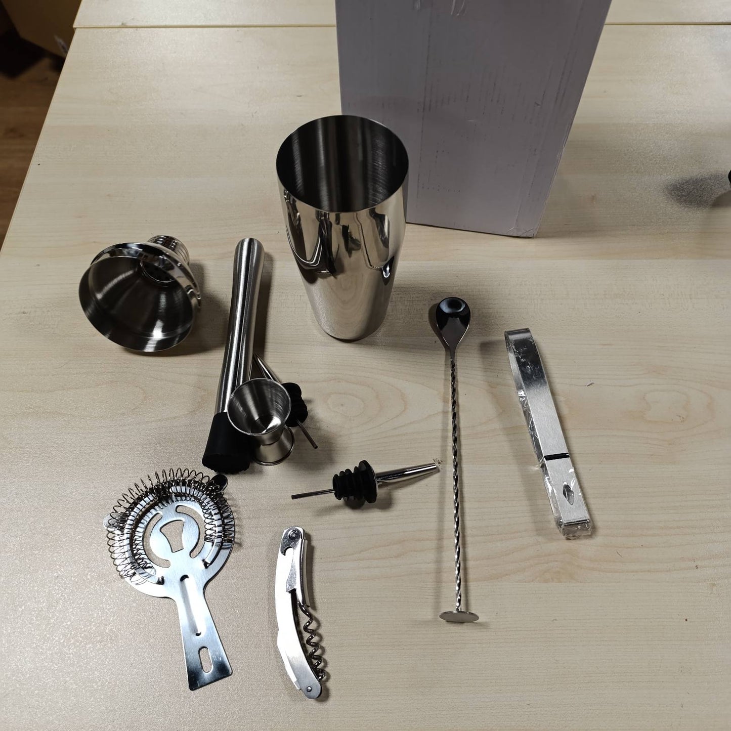 196536 - NEWPOP Set Profesional Koktejlesh 750ml, Mikser Çeliku Inox 10 Pjesë me Stendë Druri, Përfshijnë Gotë Matëse Dyfishtë, Lugë, Derdhës - Aksesorë të Argjendtë për Barista, Përdorim në Shtëpi, Bar, dhe Festa