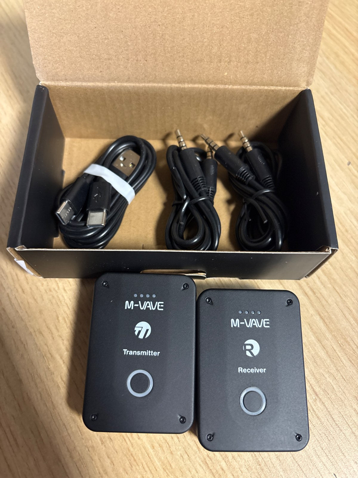 266239 - M-VAVE WP9 - Sistem monitorimi pa tel në vesh, transmetues dhe marrës 2.4 GHz, dizajn me kapëse, i rikarikueshëm me USB, i zi