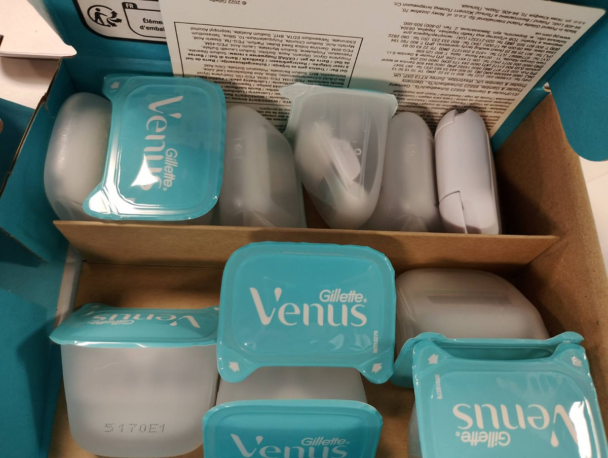 302933 - GILLETTE Brisqe rroje Venus Pro ComfortGlide Sensitive për Gra | 10 Brisqe Origjinale Zëvendësuese | Brisqe të Lagura për Gra me Aloe Vera dhe Kapak Mbrojtës
