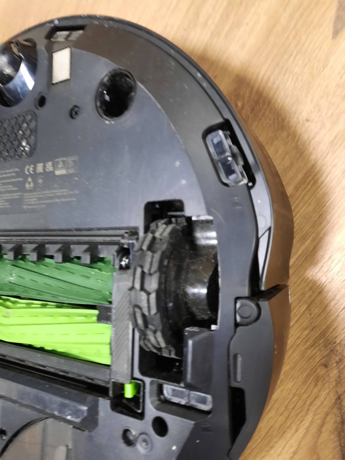 162007 - iROBOT Roomba Combo j9+ Fshëse dhe Mop Robot me Stacion Automatik Zbrazëje dhe Mbushëje, Hartëzimi dhe Navigimi PrecisionVision, Pastrim 4-Fazash, Zbulimi dhe Shmangia e Objekteve, Kompatibël me Asistent Zëri