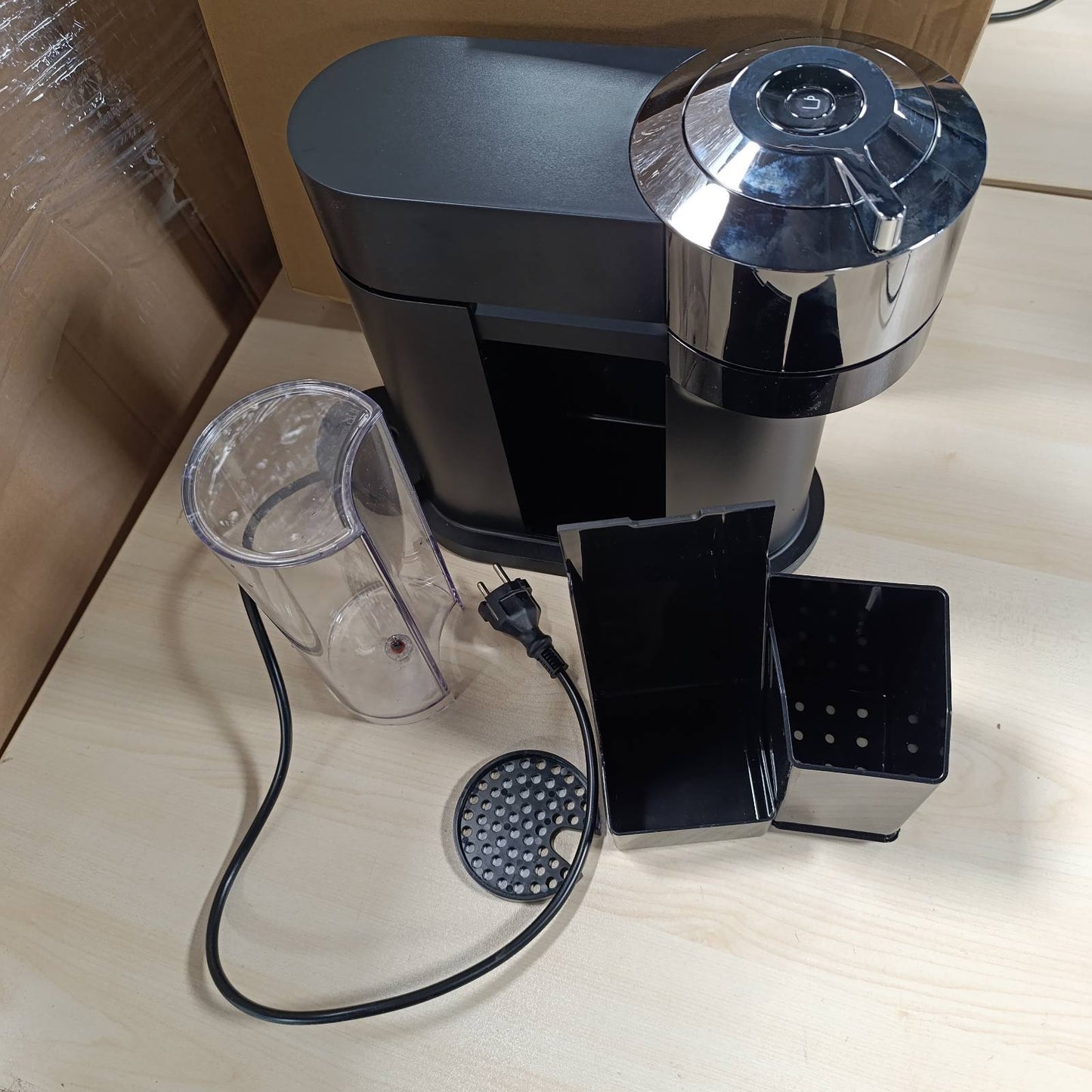162044 - KRUPS NESPRESSO XN911B Vertuo Next, Makinë Kafeje me Shkumëzues Qumështi Aerroccino, Kapaciteti i rezervuarit të ujit 1.1L, Njohje e Kapsulës me Barkod, Filxhanë 5, Ngjyra Gri e Çelët