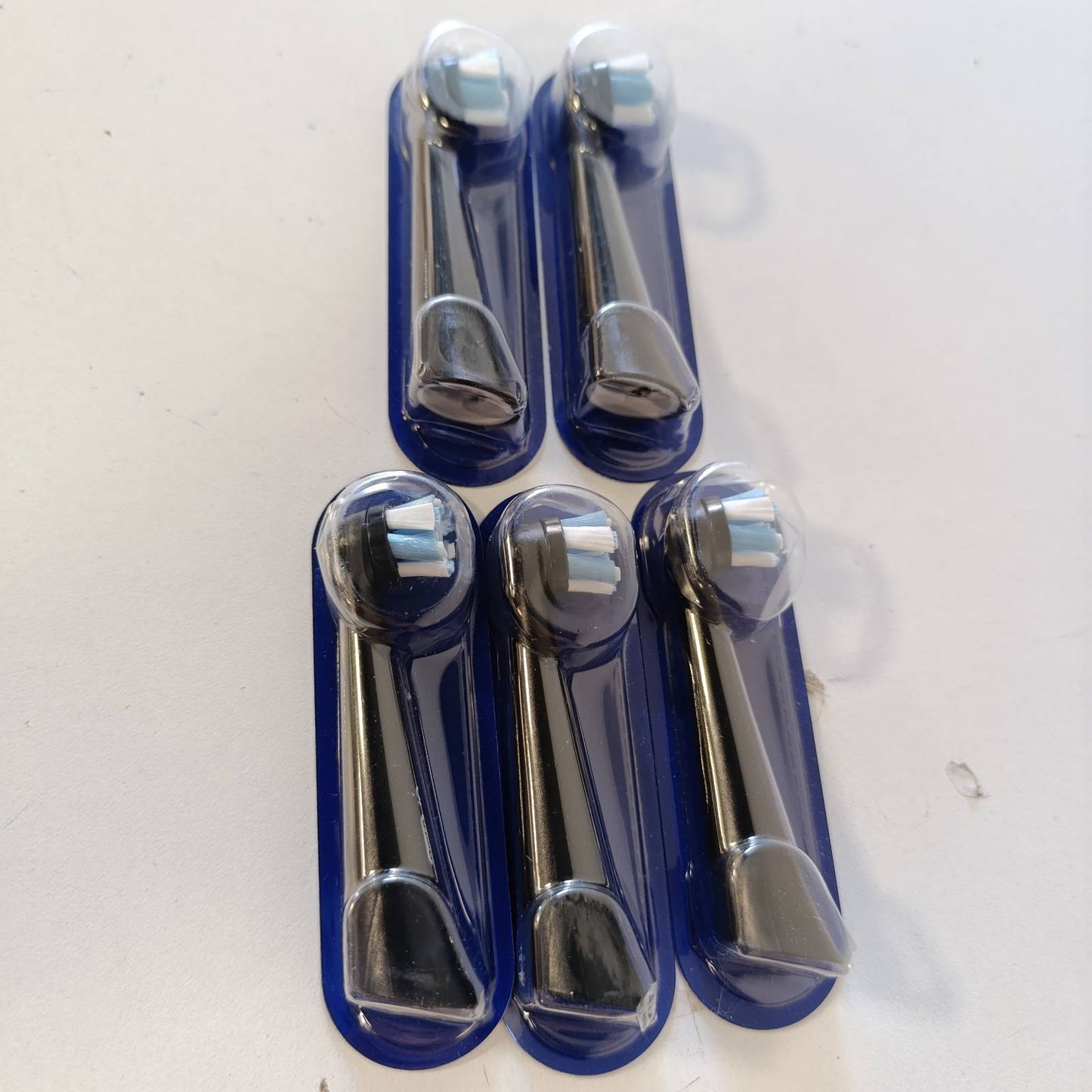 274971 - ORAL-B iO Ultimate Clean Koka Furçash Zëvendësuese — Koka Furçash Dhëmbësh ORIGJINALE për Furçat Elektrike të Dhëmbëve Oral-B iO — Koka Furçash Zëvendësuese — Pastrim i Thellë dhe Heqje Pllake — E Zezë, Pako me 8