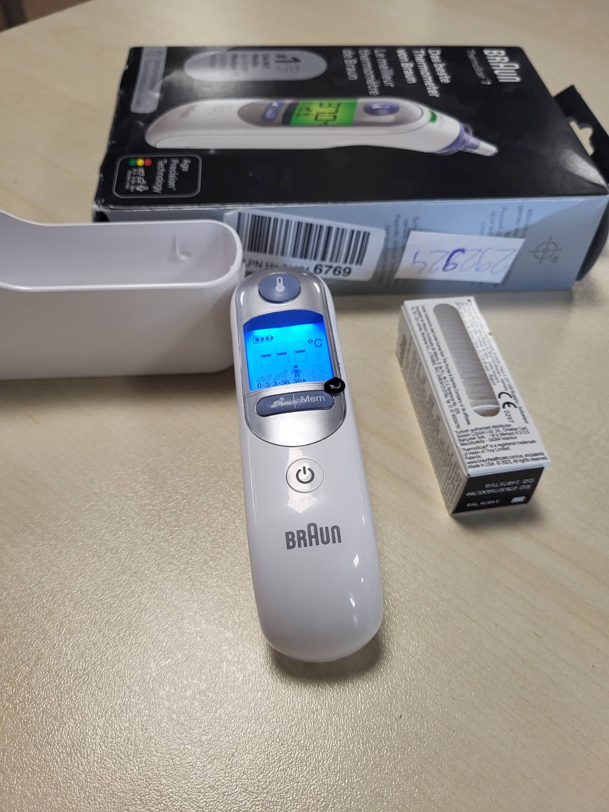 292924 - BRAUN Termometër Veshi ThermoScan 7 BRAIRT6520 | Teknologji Precizionit Age | Ekran Dixhital me Kodim Ngjyrash | Miqësor për Foshnje dhe Fëmijë të Vegjël