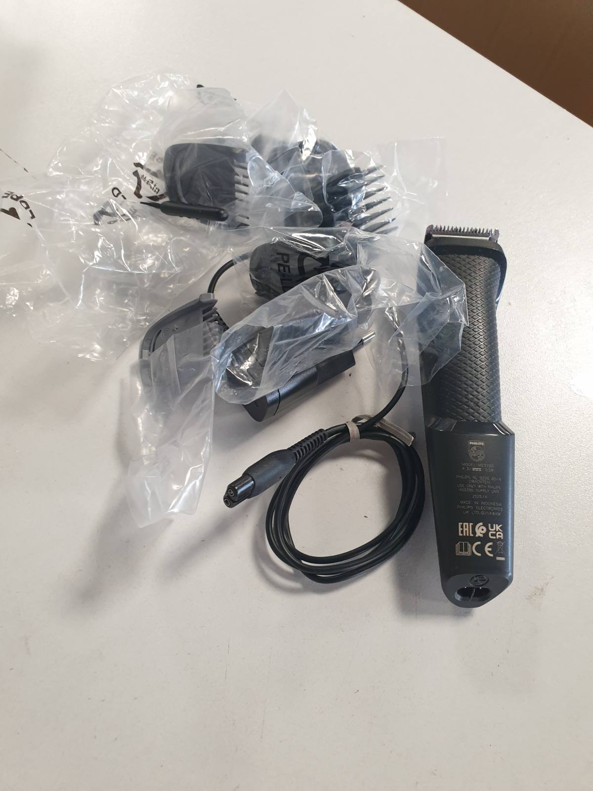 315975 - PHILIPS Multigroom Series 3000, Makinë prerëse shumëfunksionale 7-në-1 (Modeli MG3720/15) për fytyrën, flokët dhe trupin, teknologji DualCut