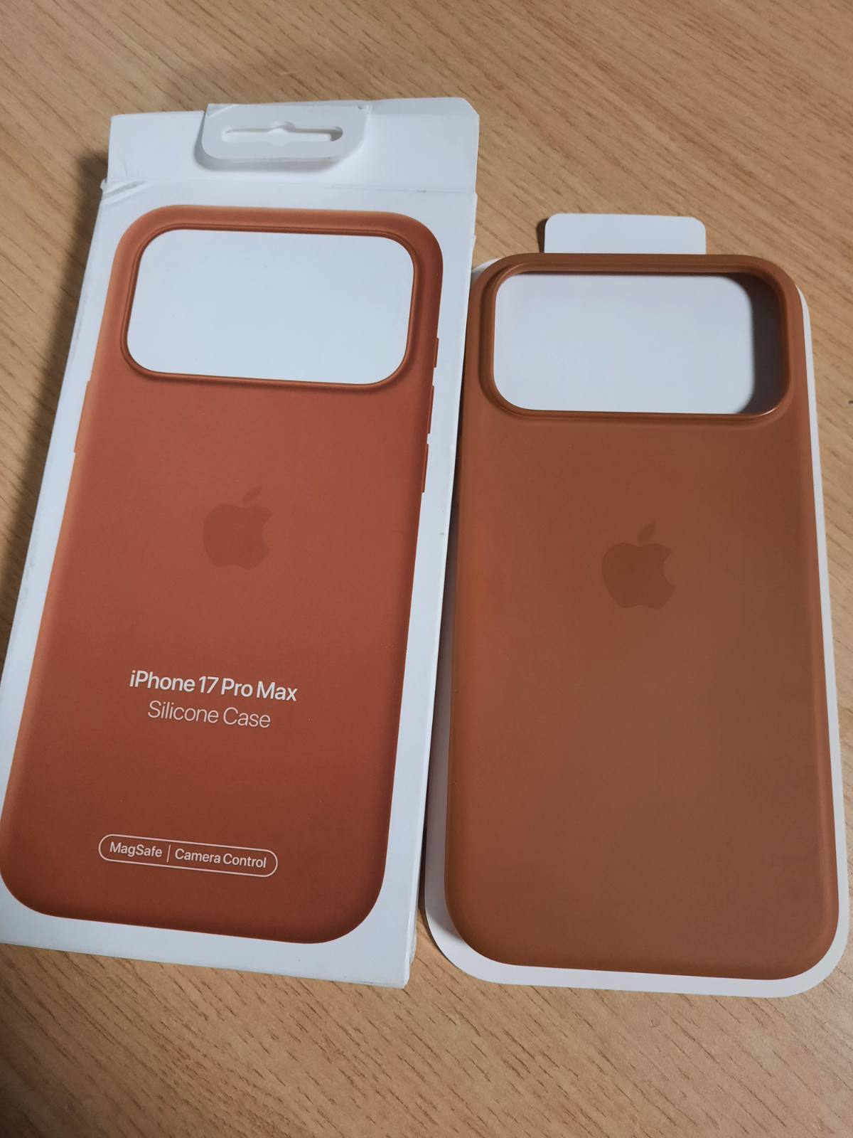 309737 - APPLE Mbështjellëse silikoni me MagSafe për iPhone 17 Pro Max - Terracotta