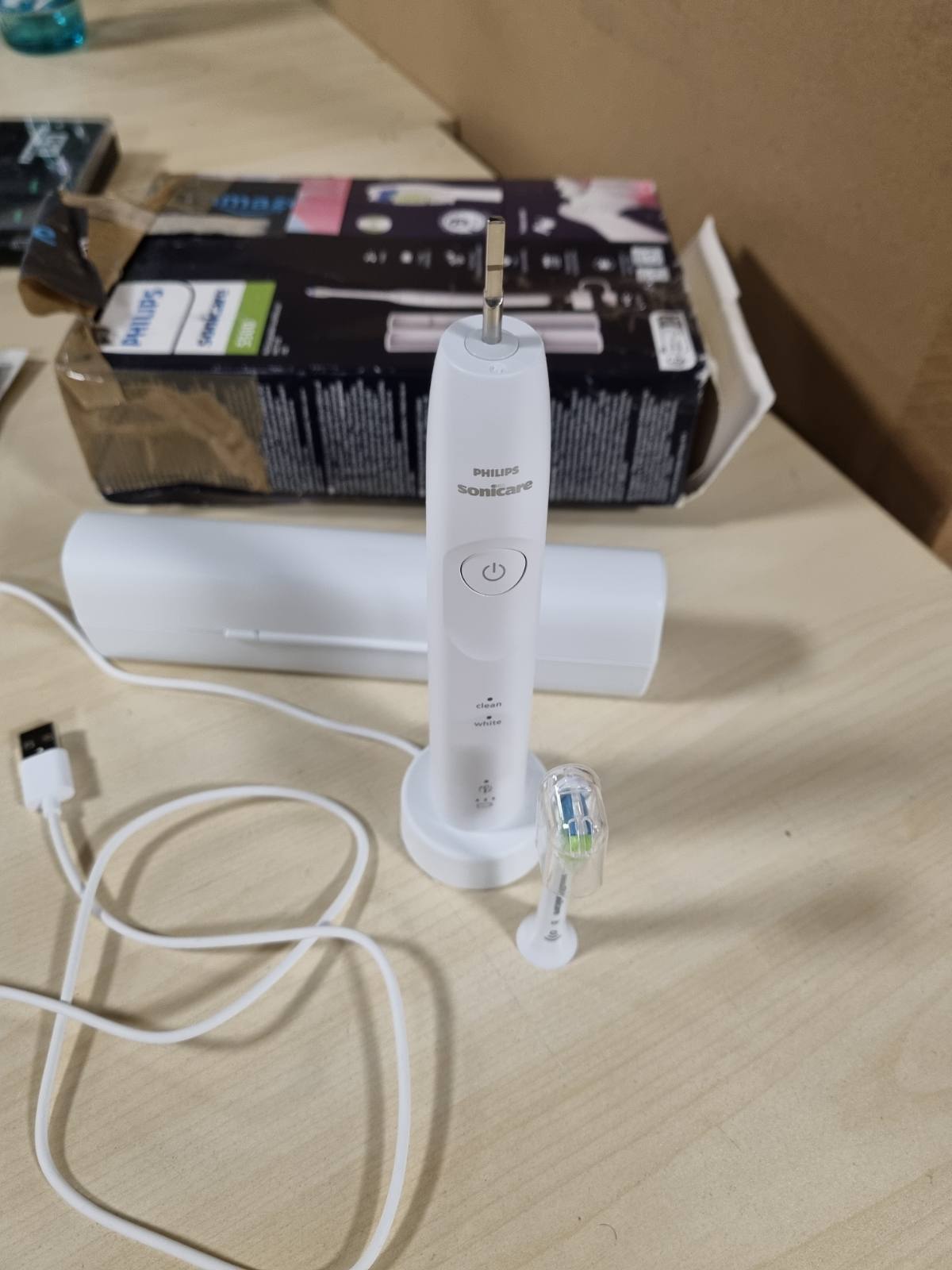 300312 - PHILIPS Furçë dhëmbësh elektrike Sonicare 5500, furçë dhëmbësh sonike me 2 mënyra pastrimi, kontroll presioni, EasyStart, SmartTimer dhe BrushPacer, e bardhë, modeli HX7110/02