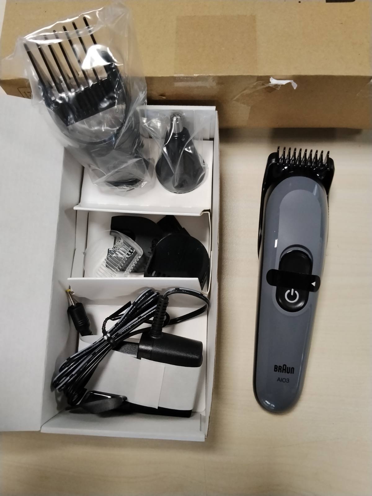 315882 - BRAUN Set 3 prerësesh All-in-One, 11-në-1, Prerës mjekre, Prerës qimesh hunde, Prerëse flokësh, Bateri 50 minuta, 14 gjatësi (3–21 mm), AIO3565, Gri