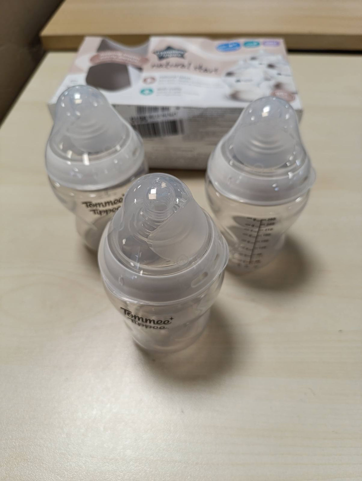 317058 - TOMMEE TIPPEE Shishe për foshnje Natural Start Anti-Kolik 260ml, Thithë në formë gjiri, Valvul Anti-Kolik, Vetë-Sterilizuese, Pako me 3 pjesë