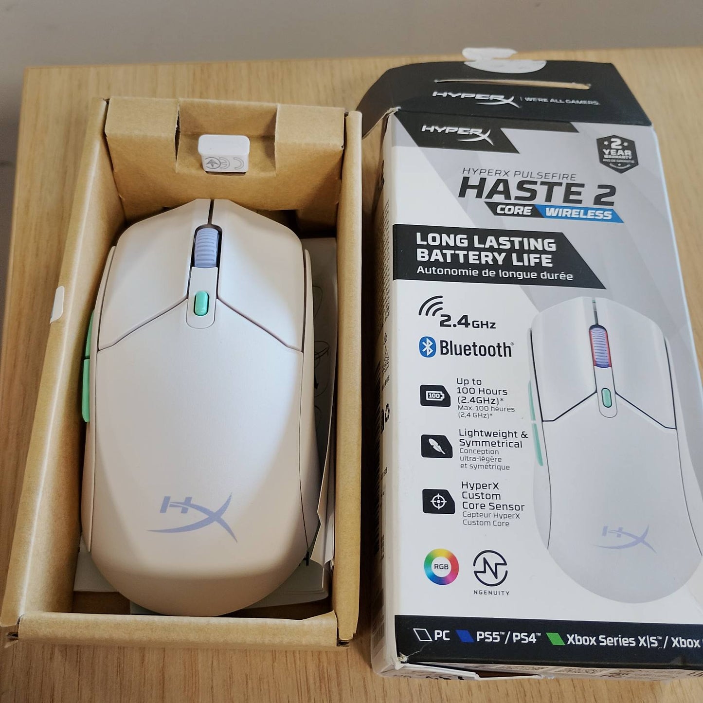 273144 - HYPERX PULSEFIRE HASTE - Maus për lojëra pa tel, Jetëgjatësi e gjatë e baterisë, Pesha e lehtë, Sensor bërthamë i personalizuar, Lidhje e dyfishtë pa tel, e bardhë