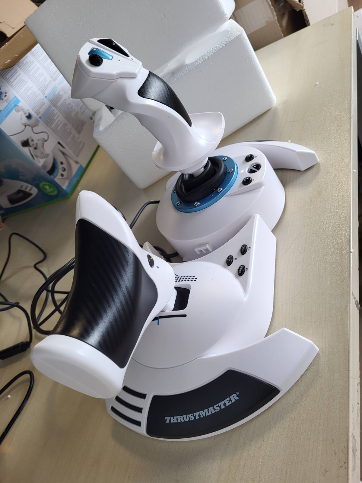 276187 - THRUSTMASTER T.Flight Hotas One – Microsoft Flight Simulator Edition – Levë komandimi dhe kontrollues gazi për Xbox Series X|S, Xbox One dhe PC – Ideale për MSFS 2024 – Sistem i plotë me 5 akse