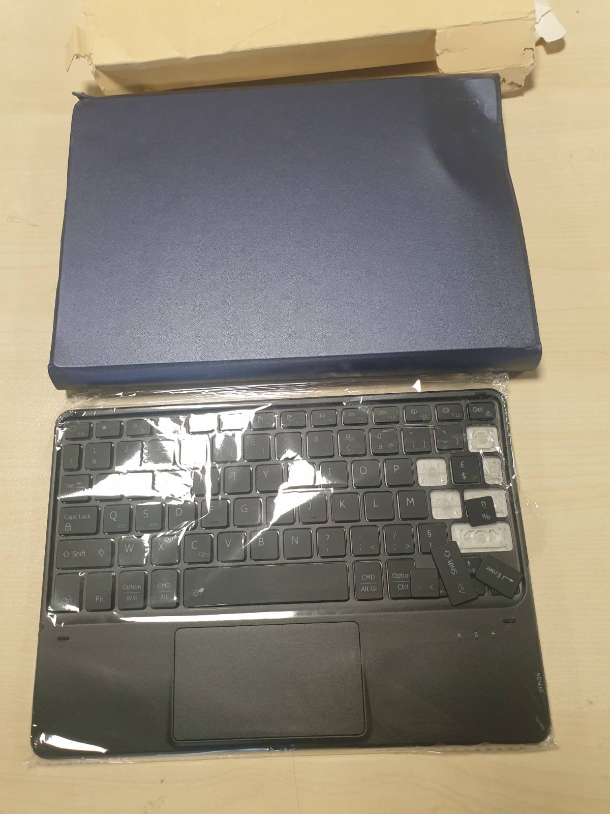 276571 - CACOE Kutia e Tastierës Pajtueshme me Samsung Galaxy Tab A9+ 2023, 11 inç, Touchpad, Ndriçim Prapa me 7 Ngjyra, Tastierë Pa Tel AZERTY e Shkëputshme, Blu Mesnate