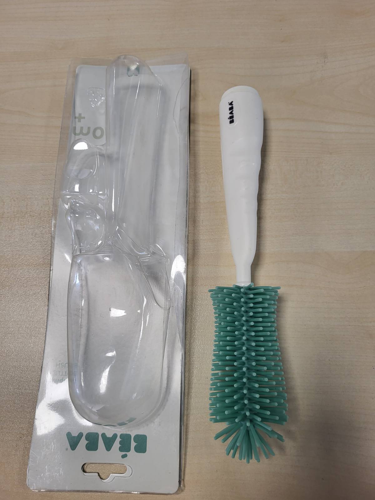 317998 - BÉABA Furçë për Shishe për Bebe prej Silikoni, kokë fleksibile, dorezë ergonomike, Jeshile Sherebele