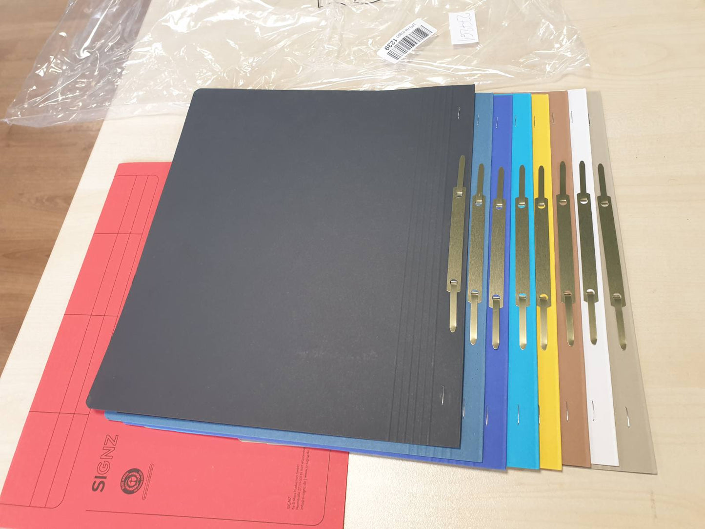 277261 - SIGNZ Dosje kartoni DIN A4, 9 copë, të palosura, ngjyra të ndryshme, prodhim neutral ndaj CO2