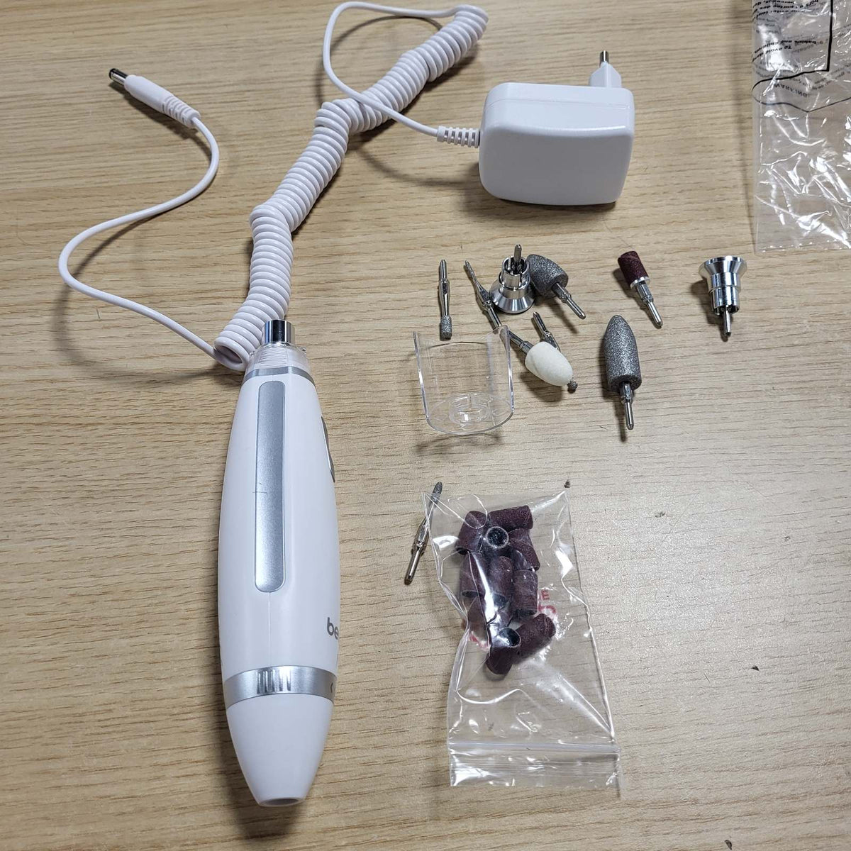 307260 - BEURER Set Manikyr/Pedikyr MP 62, limë elektrike për thonj me 10 aksesorë, dritë LED, me çantë ruajtjeje, ngjyrë e bardhë