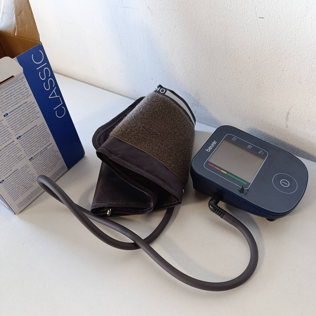 316739 - BEURER Monitor tensioni i gjakut BM 25, për krahun e sipërm, matje e saktë, zbulim i aritmisë, port USB-C, përfshin manshetë, transferim të dhënash në Apple Health, ngjyrë blu