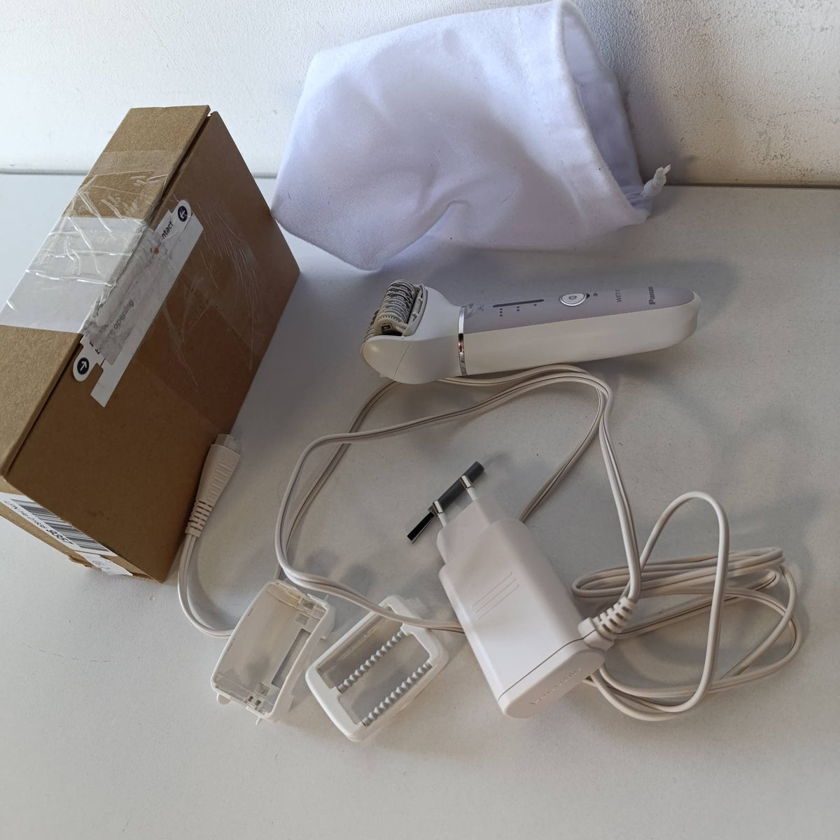 320923 - PANASONIC Epilator ES-EY30-V503, lagësht dhe i thatë, disk i dyfishtë me 60 piskatore, kokë fleksibile, 3 shpejtësi, dritë LED, jetëgjatësi baterie 30 minuta, pa tel, vjollcë