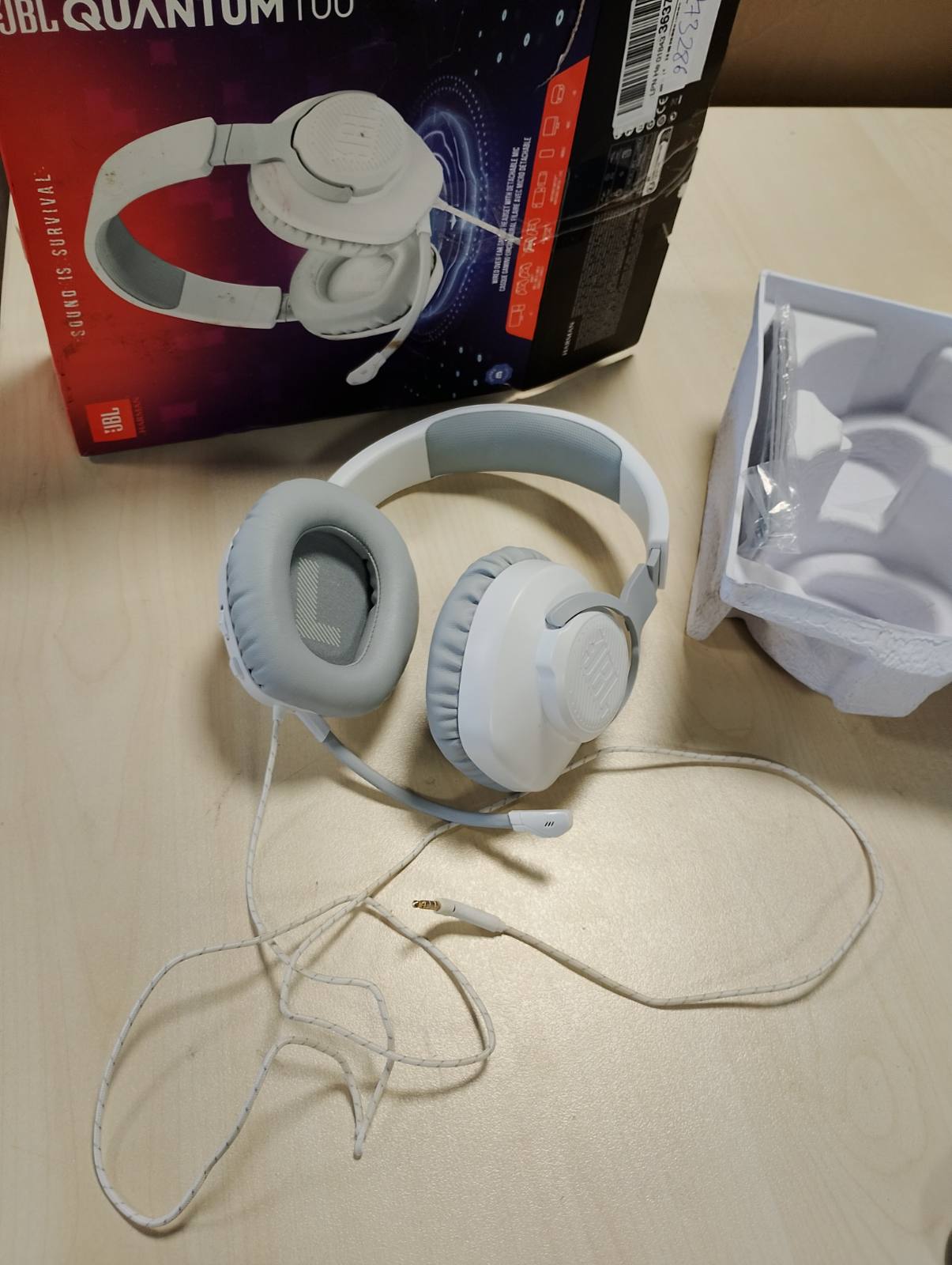 273286 - JBL Kufje Quantum 100 për Lojëra me Tel, Mikrofon të Lëvizshëm, I Përputhshëm me Platforma të Shumëfishta, Ngjyra: E Bardhë