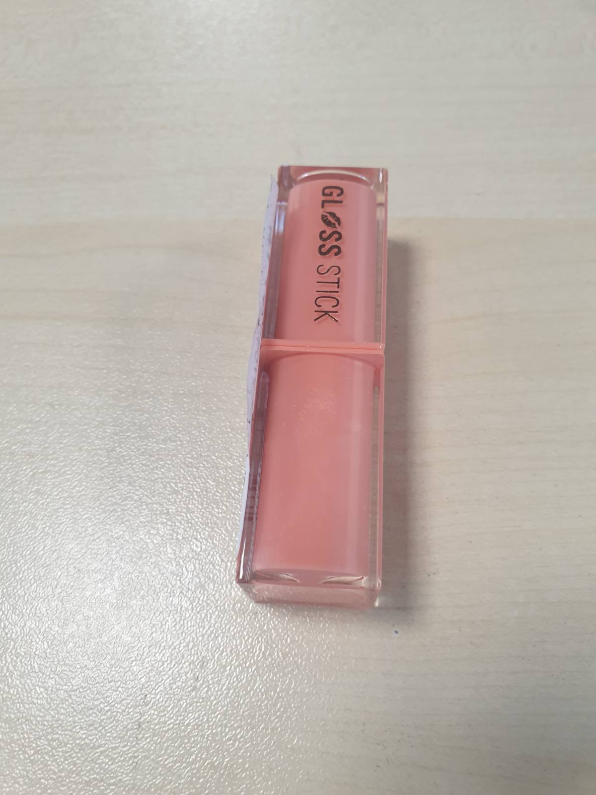 318869 - REVOLUTION Shkëlqyes buzësh Pout, 3g, Sorbet Pjeshke, me shkëlqim të lartë, acid hialuronik, vitaminë E, Vegan, pa mizori