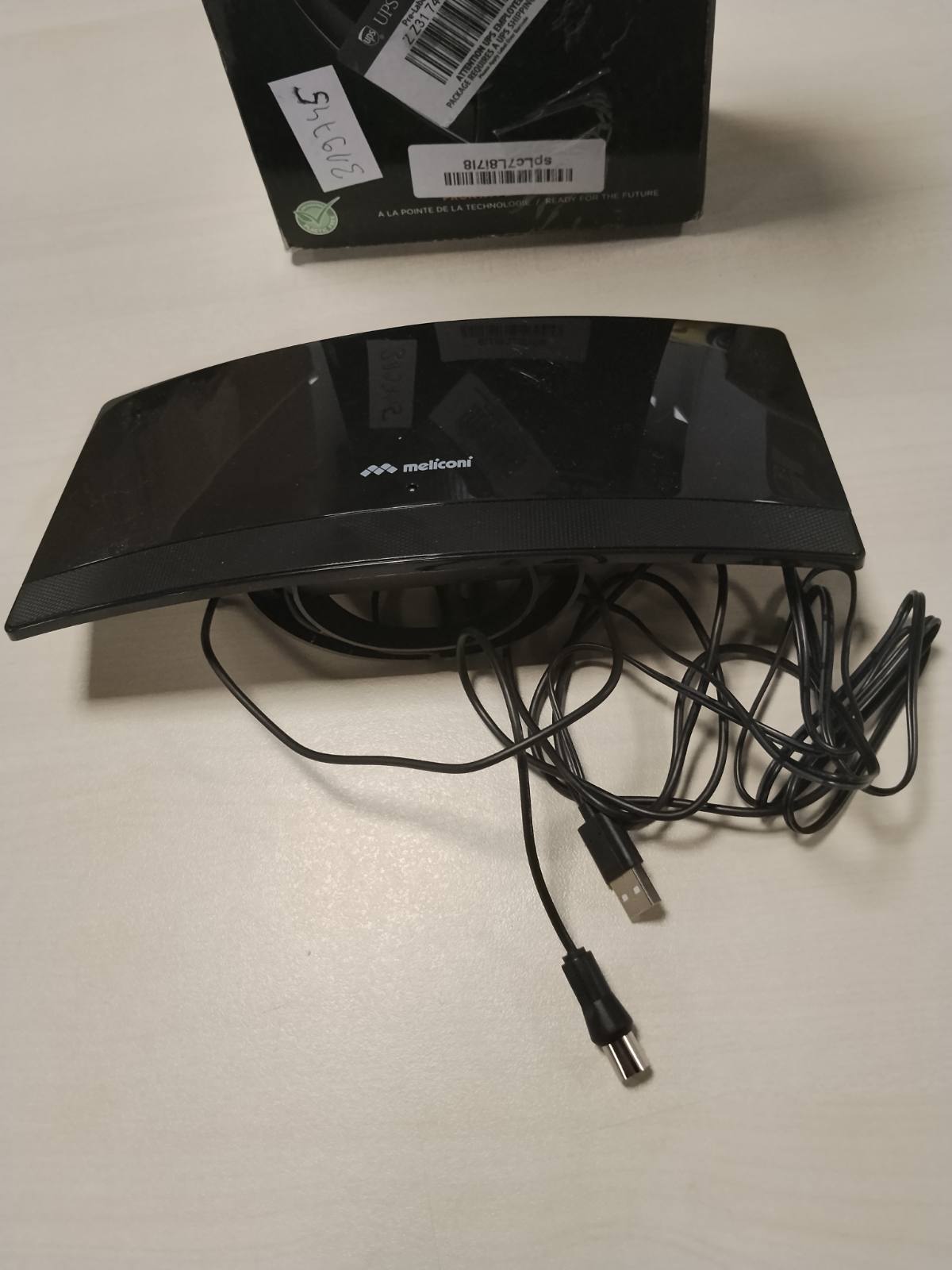 319745 - ANTENË E AMPLIFIKUAR 55 R1 USB e zezë