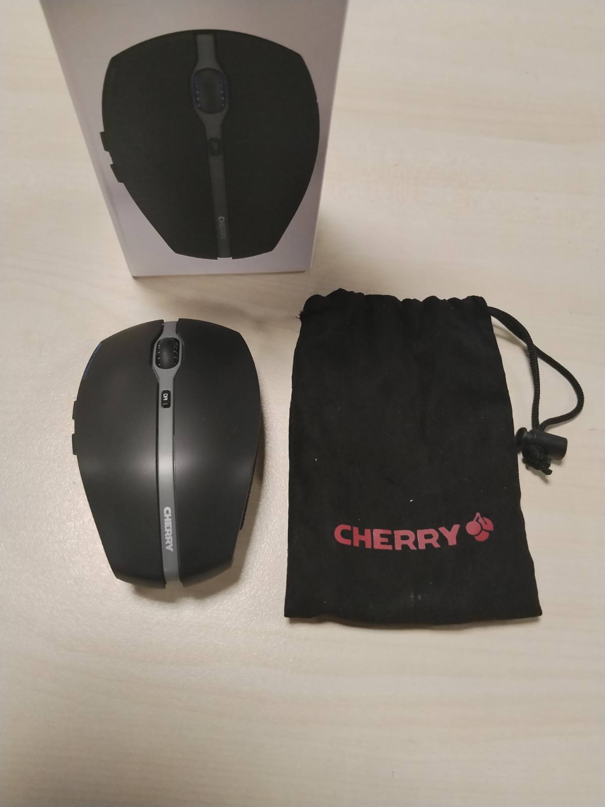 320155 - CHERRY GENTIX BT, Maus pa tel Bluetooth, Funksion për shumë pajisje deri në 3 pajisje, Rezolucion i ndërrueshëm 1000/2000 DPI, Funksionon me bateri, i zi