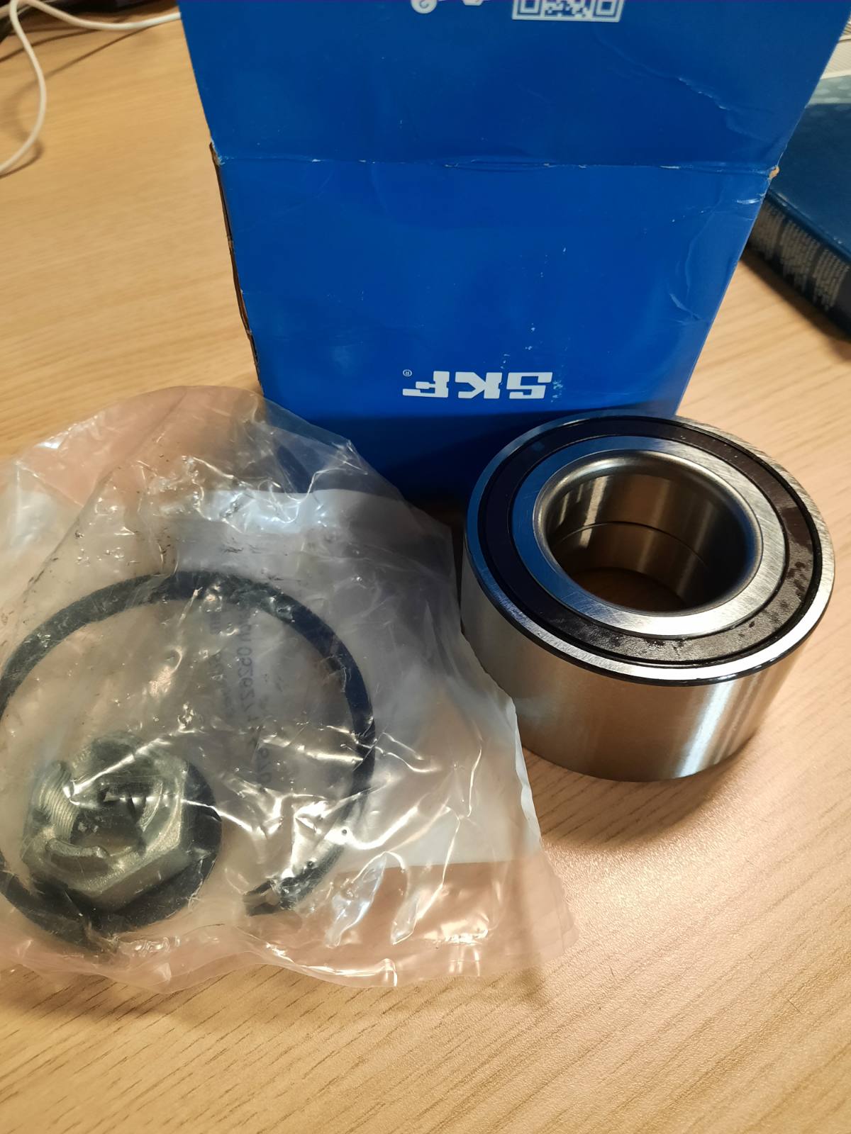 322341 - SKF Kit kushinetash rrotash VKBA 7036, pozicioni: boshti i përparmë, diametri i jashtëm: 80 mm, lartësia: 111 mm, gjatësia: 111 mm, gjerësia: 84 mm