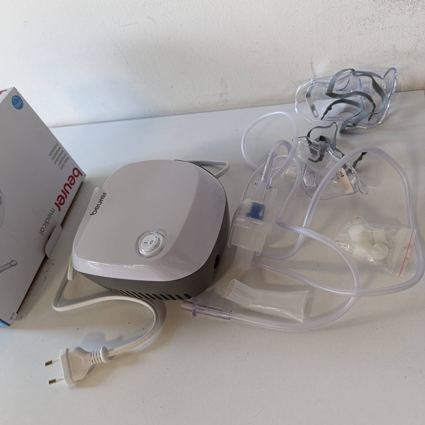 321097 - BEURER IH 18, Inhalator, për nebulizimin e ilaçeve, dizajn i bardhë, për të rritur dhe fëmijë